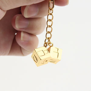 LLavero de estrella W <span class=keywords><strong>Han</strong></span> <span class=keywords><strong>Solo</strong></span>, colgante de dados Lucky Sabacc, Halcón Milenario, Cosplay - Product Image 1