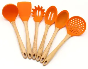Juego de utensilios de cocina de silicona naranja con mango de madera, utensilios de cocina de grado alimenticio, 6 piezas en 1