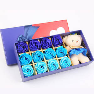 Cadeau de mariage romantique Saint Valentin Savon de toilette Pétale de fleur de rose Savons de bain blanchissants faits à la main - Product Image 1