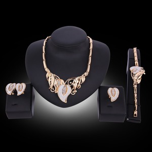 Set Perhiasan Pengantin Polki India, 2017, Set Perhiasan Pengantin India Merah Tua Online - Product Image 2