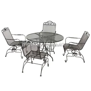 Mesa y sillas de hierro forjado para exteriores