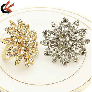 <span class=keywords><strong>Portatovaglioli</strong></span> Decorativo Grande in <span class=keywords><strong>Oro</strong></span> con Strass, Decorazione per Tavola Matrimoniale, Realizzato in Metallo Resistente - Product Image 5