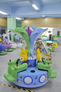 <span class=keywords><strong>Paseo</strong></span> del parque <span class=keywords><strong>de</strong></span> atracciones al aire libre mini portátil pequeño carrusel feliz va <span class=keywords><strong>ronda</strong></span> para la venta - Product Image 6
