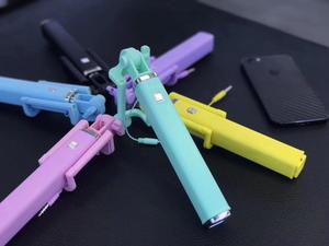 Popular New Design Wired Selfie Stick <strong>2025</strong> for Android and IOS System, Foldable Wholesale Selfie Stick <strong>Monopod</strong>