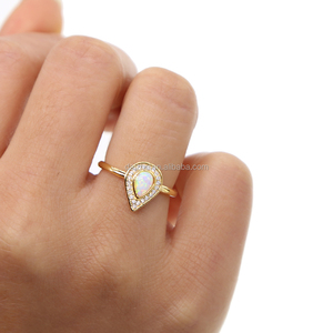 Promotion Mode Gelbgold Tear Drop Form Opal Ring Mit CZ gepflastert Zwei Stein Frauen Fingerringe Dünne Gold Band Ringe als Geschenk