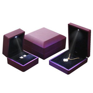 2021 Wholesale Custom Color LOGO Plastic Jewelry LED Light Ring Box Luxury Ring Bracelet Pendant Jewellery Boxes with LED Light