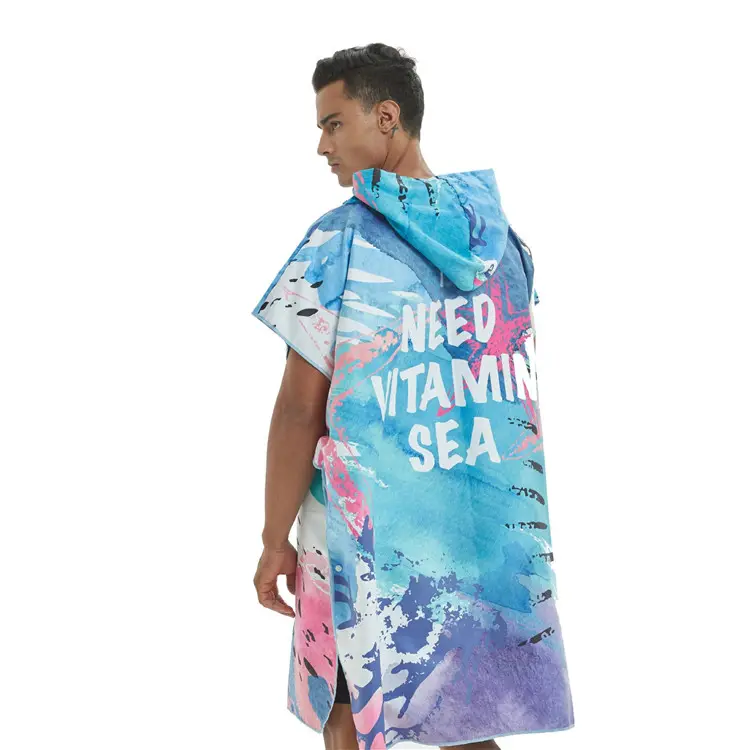 卸売カスタマイズロゴ刺繍マイクロファイバーサーフスイミングビーチ大人用バスローブバスタオルフード付きポンチョタオル