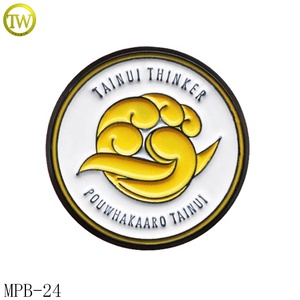 Bonito diseño de moda: Insignia de metal esmaltado para ropa, pin <span class=keywords><strong>con</strong></span> logo, accesorio de vestimenta, etiquetas de aleación metálicas <span class=keywords><strong>con</strong></span> imán. - Product Image 5