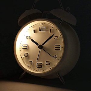 Cadran 3D à cadre en métal à double cloche sans tic-tac avec réveil de table rétro-éclairé Reloj horloge de bureau blanc noir