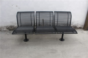 Bancs urbains en métal Gavin à trois places avec dossier Banc de jardin Chaise de rue Mobilier urbain - Product Image 4