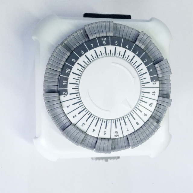 Indoor Mechanical Outlet Timer, 24 Hour Programmable Plug in Light Timer Switch for Electrical Outlets