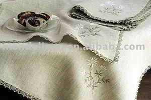 Taplak Meja Linen dengan Tepi Renda dan Bordir