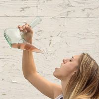 Pichet à vin Porron de style espagnol en verre soufflé à la main de 34 onces