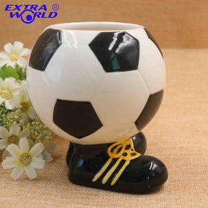 Venta superior de cerámica en forma de fútbol taza divertida taza fabricante de China - Product Image 3