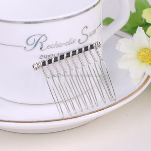 Peine <span class=keywords><strong>de</strong></span> pelo <span class=keywords><strong>de</strong></span> metal trenzado con dientes <span class=keywords><strong>de</strong></span> materiales mixtos y metálicos <span class=keywords><strong>de</strong></span> color dorado, plateado y negro personalizado gratis - Product Image 2