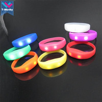 Bracelet en silicone unisexe lumineux à LED Bracelet promotionnel contrôlé par le son pour les fêtes de festivals Matière plastique écologique