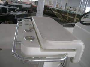 Fabricante directo 8 cañeros de bajo precio nuevo extractor centro deportivo consola fibra de vidrio barco de pesca (fr600) - Product Image 4