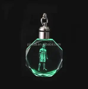 Correlati stella del calcio 3D Laser Incidere di Vetro Portachiavi di Cristallo Trasparente Led dell'anello chiave di Keychain di promozione titolare fans regalo