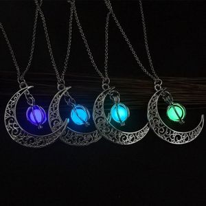 Magica Luna E il Sole Glow In <span class=keywords><strong>The</strong></span> <span class=keywords><strong>Dark</strong></span> NecklaceFour Colori Bella Hollow Luminoso Collane - Product Image 6