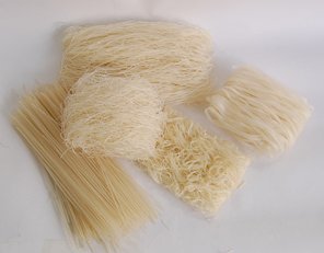 บะหมี่เส้นใหญ่ยี่ห้อ Yumart พรีเมียม ได้รับการรับรองมาตรฐาน HACCP บรรจุถุง 500 กรัม ไขมันต่ำ โซเดียมต่ำ อายุการเก็บรักษา 24 เดือน - Product Image 3