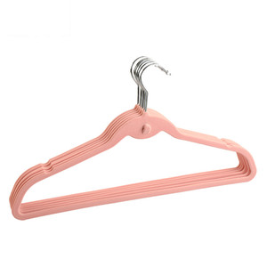 Perchas <span class=keywords><strong>de</strong></span> Plástico <span class=keywords><strong>de</strong></span> Terciopelo Antideslizantes Negras con <span class=keywords><strong>Gancho</strong></span> en Cascada - Product Image 4