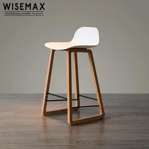 Proveedor de China muebles de plástico modernos Silla de comedor asiento PP taburete de bar silla alta con pata de madera para cafetería, bar, restaurante