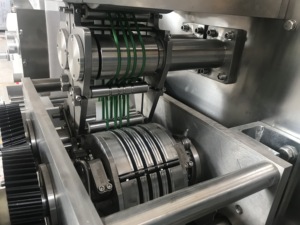 기계장치를 해외로 서비스하게 유효한 팩 엔지니어 당 Wet 조직 제조 Machinary 가득 차있 자동 5-30pcs 380V 50HZ 20KW - Product Image 6