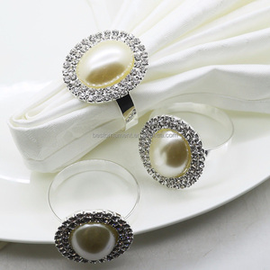 Portatovagliolo <span class=keywords><strong>in</strong></span> <span class=keywords><strong>argento</strong></span> perlato con decorazioni per la tavola della cena della festa nuziale - Product Image 1
