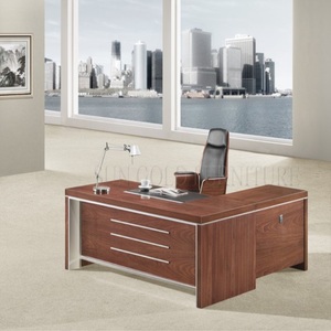 Bureau de direction moderne en bois avec pieds en acier, en forme de L - Product Image 6