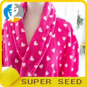 Vente en gros Peignoir rose polaire corail avec logos coeur respirant 100% polyester deux poches chaud et doux - Product Image 6