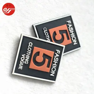 Duurzaam Custom Reliëf Logo Pvc Kleding Label Pvc Rubber Tag Voor Jeans