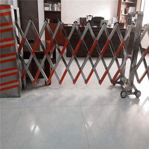 Genişletilebilir paslanmaz çelik 201 bariyer kapısı tekerlekler ile hazır ürünler mevcut - Product Image 3