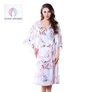 Lange Blumen Satin Seide Damen Robe Mode Druck weiß Japan Kimono für Frauen schlafen