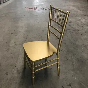 Cadeira de banquete de madeira