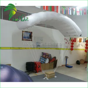 Globo inflable blanco de helio, paracaídas, publicidad