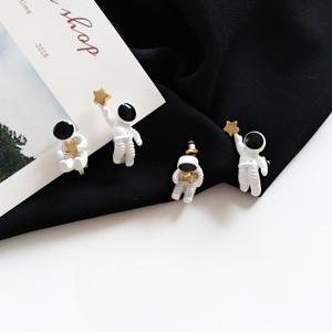 Único diseño de dibujos animados lindo astronauta astronautas estrella pendientes - Product Image 5