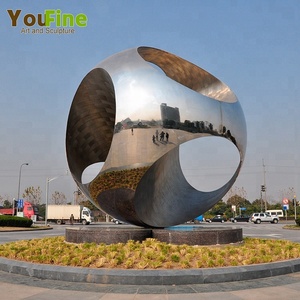 Urbano Holding Sphere Grandi Mani Scultura Con Colomba - Product Image 2