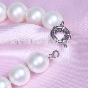 Collier à perles avec coquillages blancs de <span class=keywords><strong>17</strong></span> pouces, 16mm, grande taille, rond, avec fermoir en lune, vente en gros, nouveauté