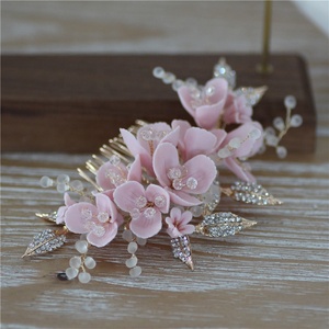 Feuille d'or faite à la main femmes peignes à cheveux rose Floral bijoux en céramique pour les mariages strass perlé bandeaux de mariée Style de mode - Product Image 5