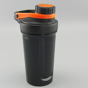 Bouteille en plastique, shaker classique, parfait pour les shakes protéinés et les pré-entraînements, avec un compartiment à pilules, boule mélangeuse, logo personnalisé - Product Image 2