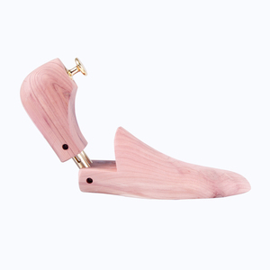 Ningbo Belichamen Verstelbare Warmart Hoge Kwaliteit Custom Split Teen Schoen Duurt En Natuurlijke Rode Cederhout Schoen Boom Logo - Product Image 4