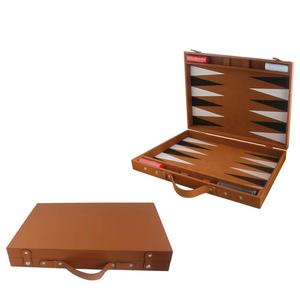 Commercio all'ingrosso di alta qualità in pelle personalizzata <span class=keywords><strong>Backgammon</strong></span> <span class=keywords><strong>gioco</strong></span> da tavolo Set per <span class=keywords><strong>gioco</strong></span> all'aperto e al coperto con un amico o la famiglia - Product Image 5