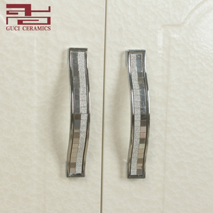 Fabricante de <span class=keywords><strong>China</strong></span> guci marca moderna del gabinete del cuarto de baño del pvc blanco cuenca gabinete de baño gabinete de pared - Product Image 4