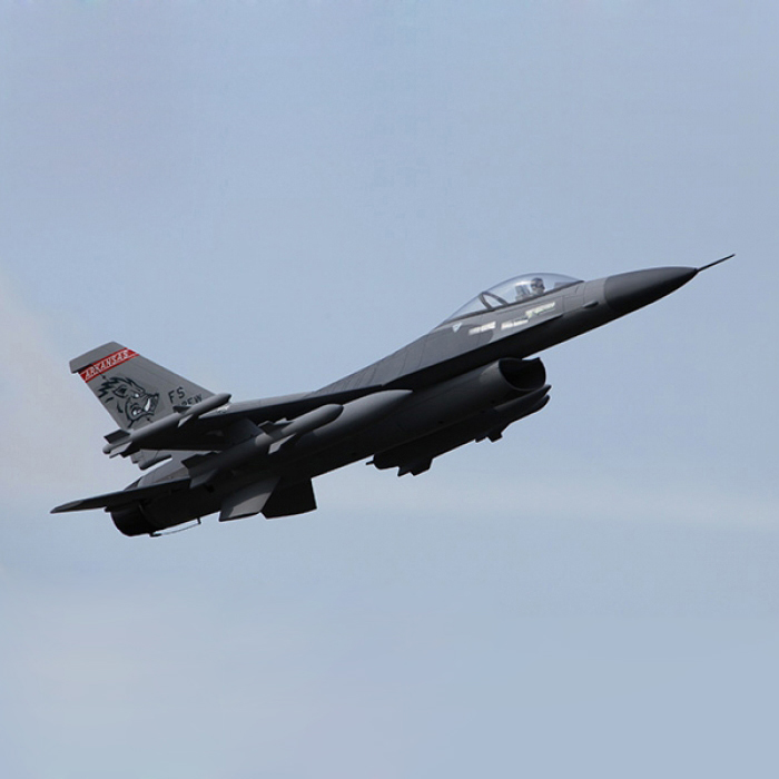 高品質 F 16モデルプレーン：世界中のコレクターや愛好家へ