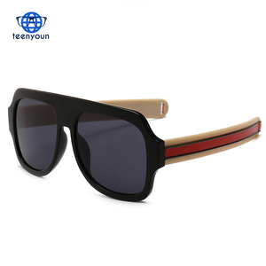 Grande di Grandi Dimensioni Occhiali Da Sole Uomo Donna Giallo Mens Occhiali Da Sole per le Donne Degli Uomini Retro occhiali Da Sole di <span class=keywords><strong>Plastica</strong></span> <span class=keywords><strong>Rosa</strong></span> Alla Moda di Occhiali Da Sole di Modo - Product Image 2