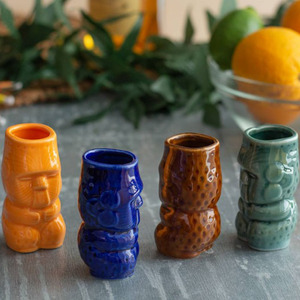 Juego de 4 tazas de cerámica Tiki, venta al por mayor - Product Image 3
