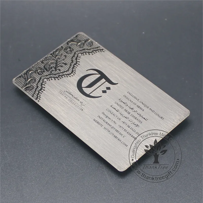 Metal gravür logosu kazınmış fırçalanmış finish renkli baskı pirinç kartvizit