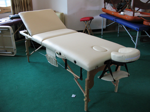 Table de <span class=keywords><strong>massage</strong></span> pliable en hêtre, 1 pièce, avec support à serviettes et sac à huiles essentielles - Product Image 5