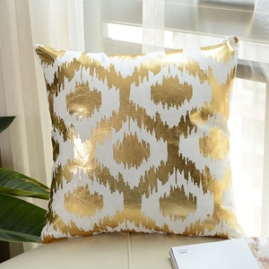 Fundas de cojín decorativas de hoja dorada para sofá de oficina de terciopelo estampado de China - Product Image 3