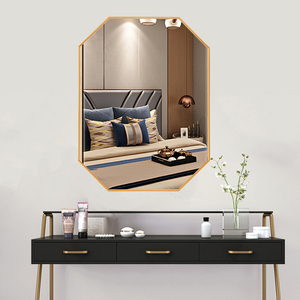 Đặt hàng số lượng lớn bán buôn OEM nhà máy giá hình học hình dạng vàng Bát giác phòng tắm khách sạn môi trường 60x80cm tường treo gương - Product Image 1
